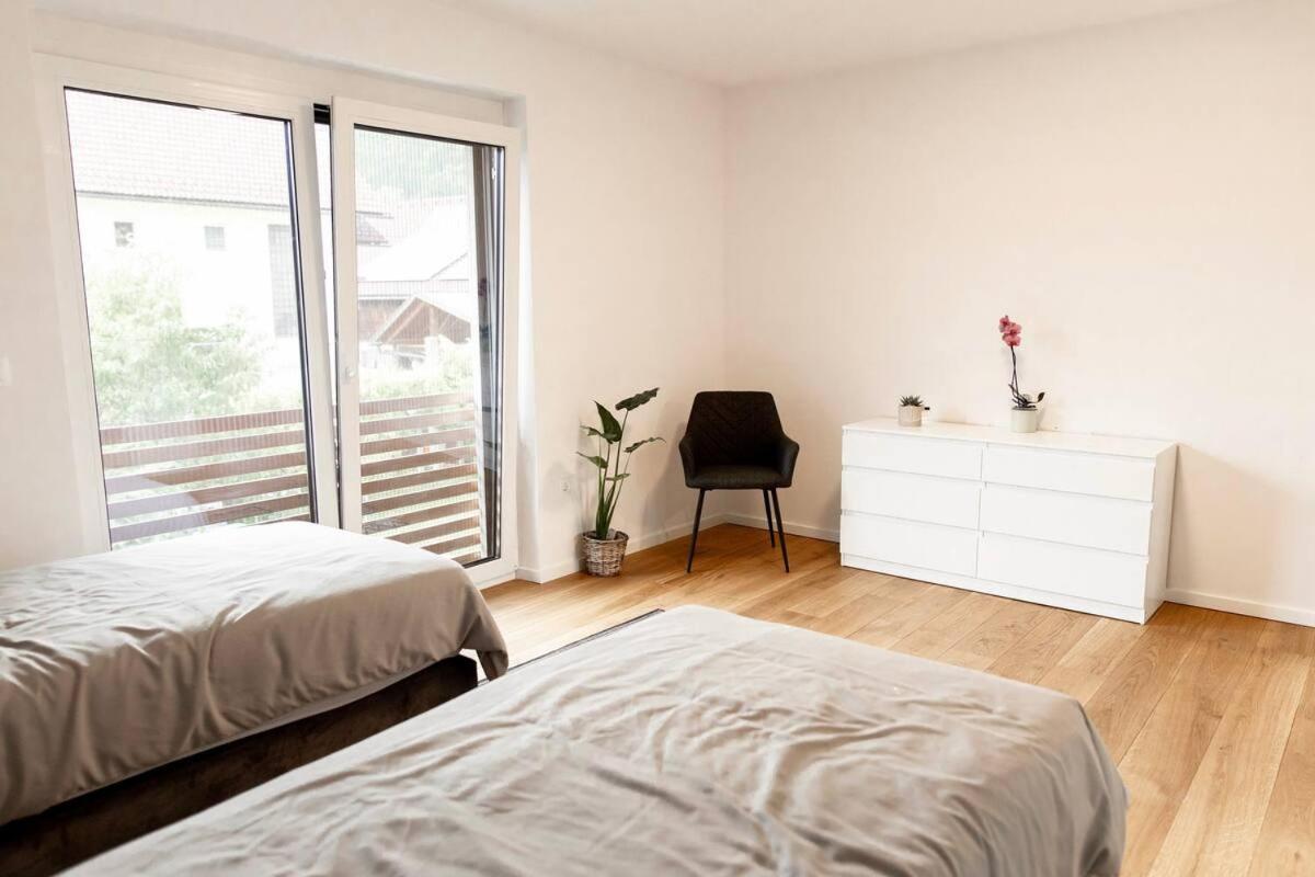 Aura Apartments Zirovnica Ngoại thất bức ảnh