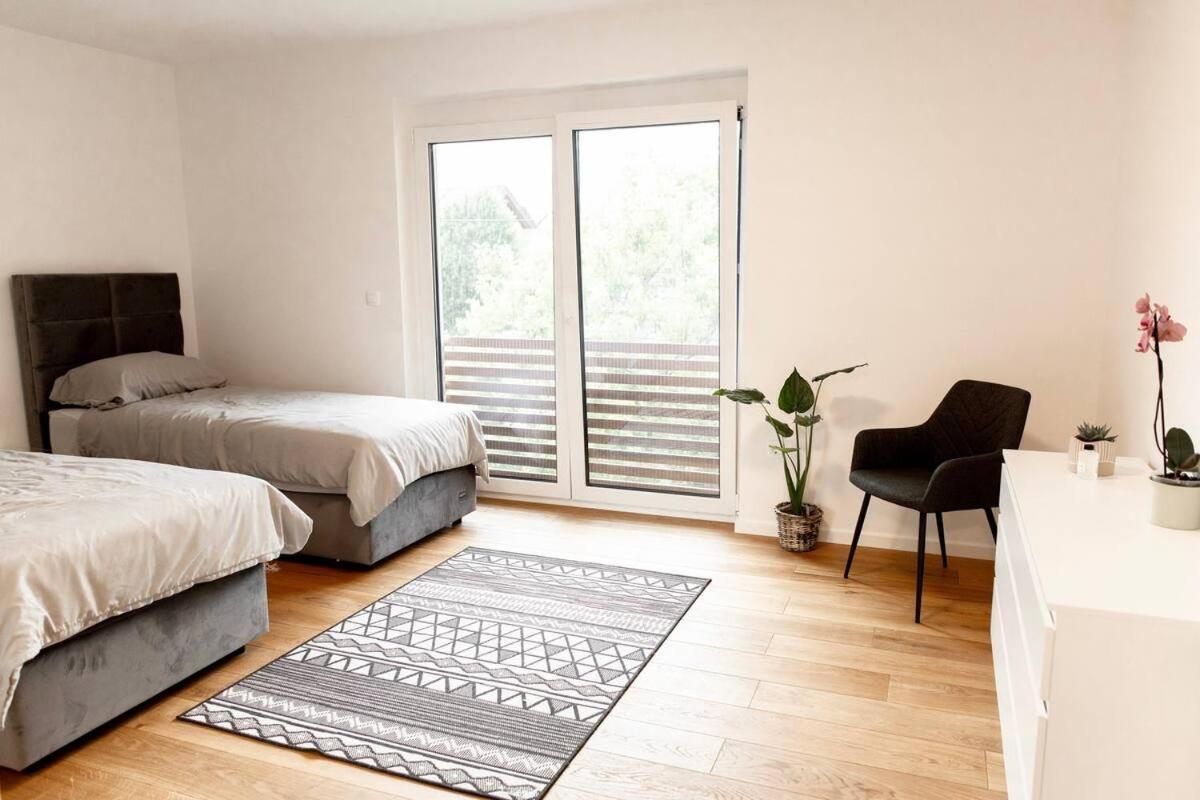 Aura Apartments Zirovnica Ngoại thất bức ảnh