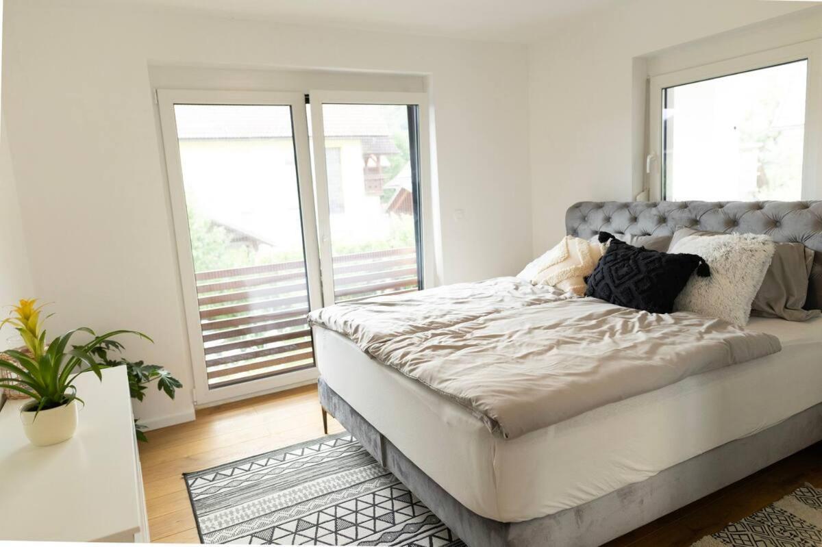 Aura Apartments Zirovnica Ngoại thất bức ảnh