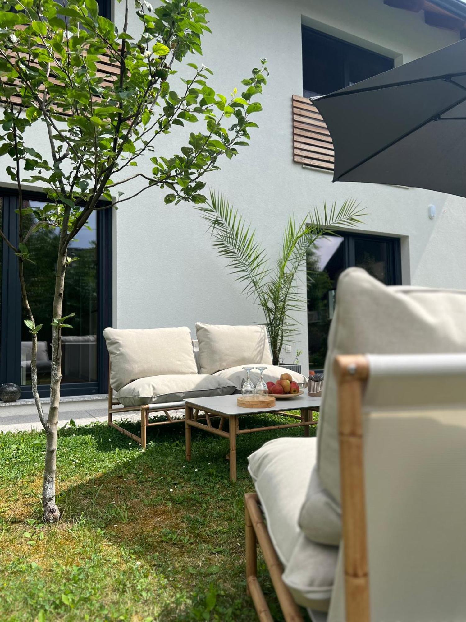 Aura Apartments Zirovnica Ngoại thất bức ảnh