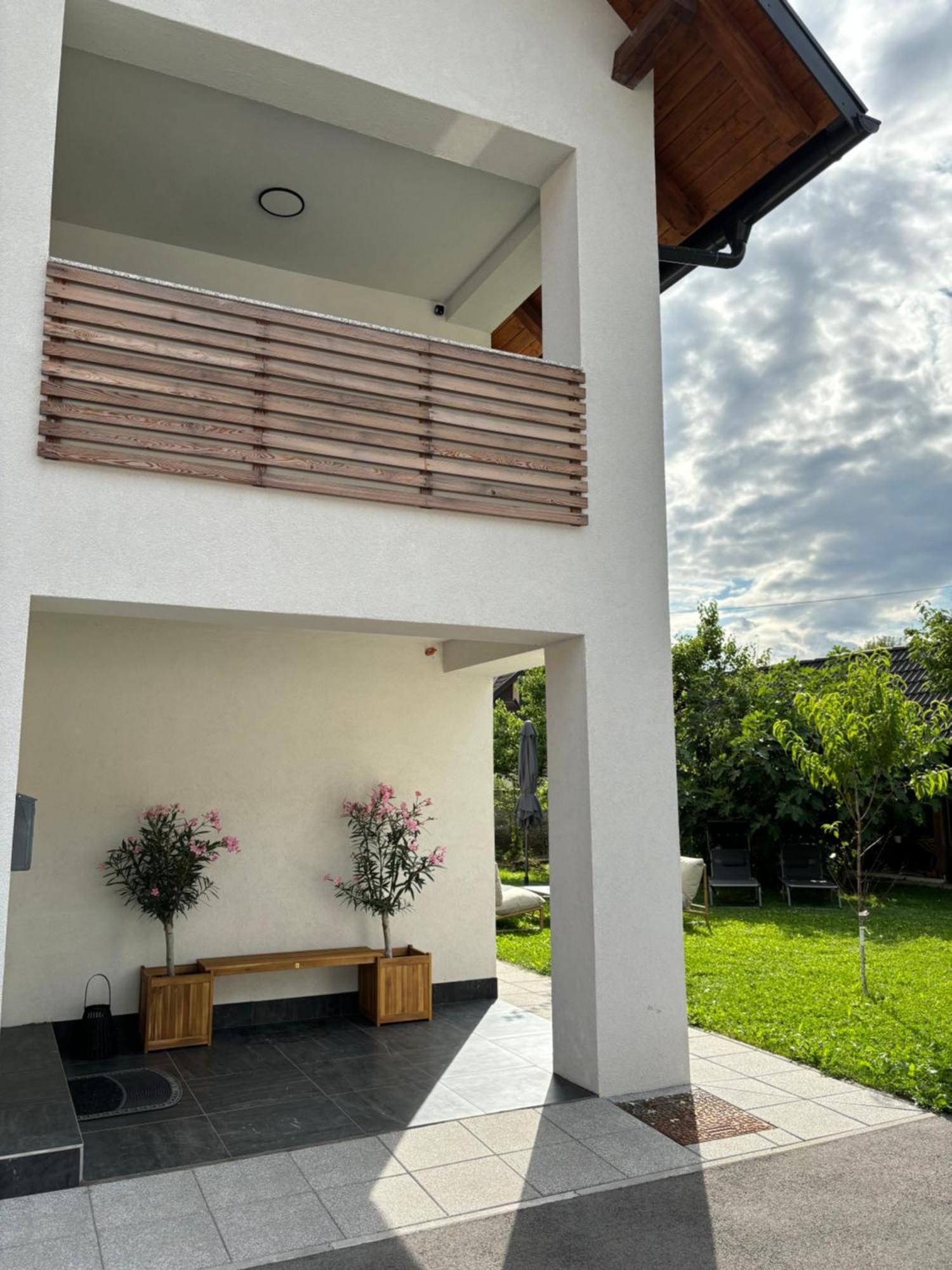 Aura Apartments Zirovnica Ngoại thất bức ảnh
