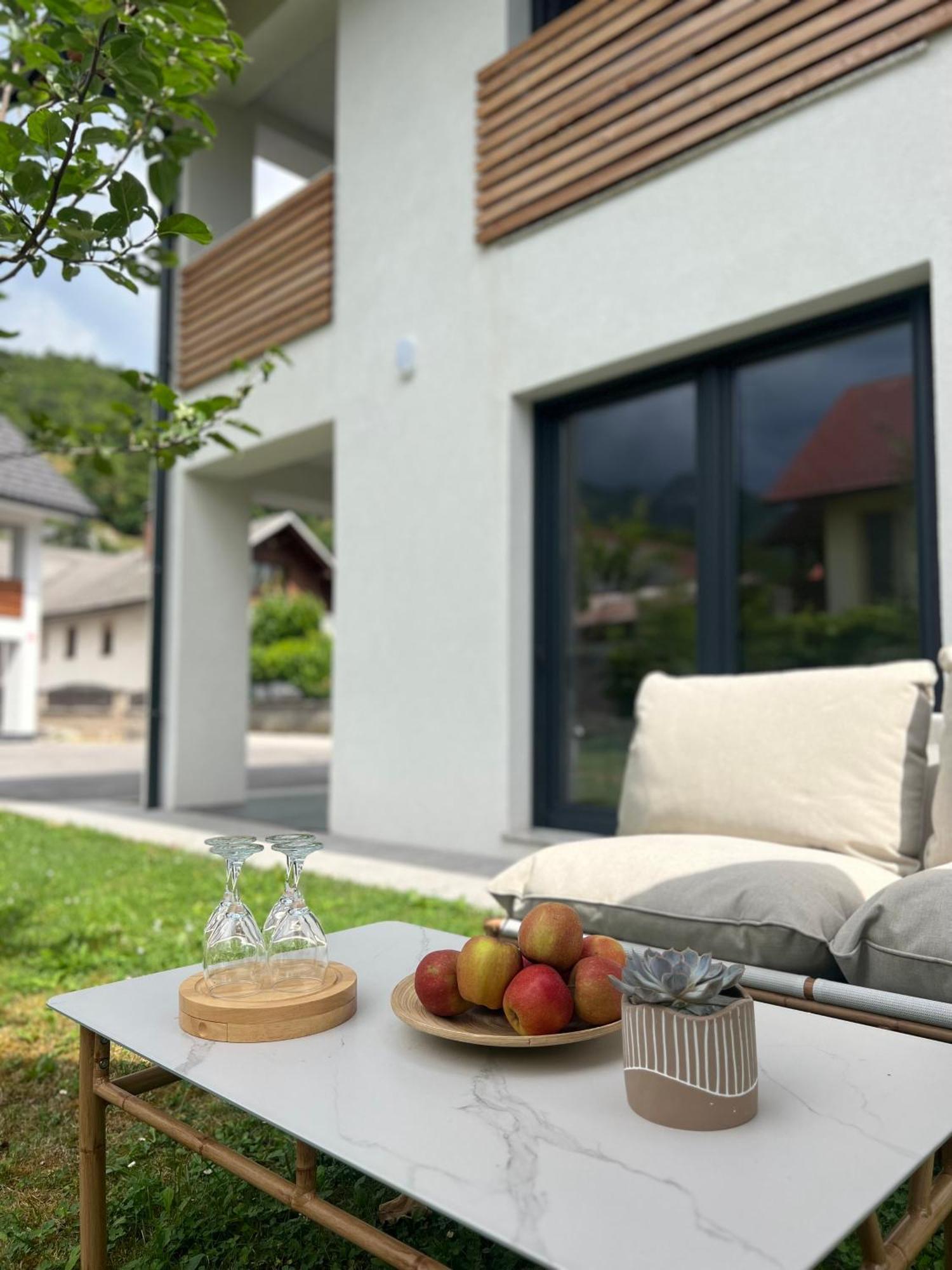 Aura Apartments Zirovnica Ngoại thất bức ảnh
