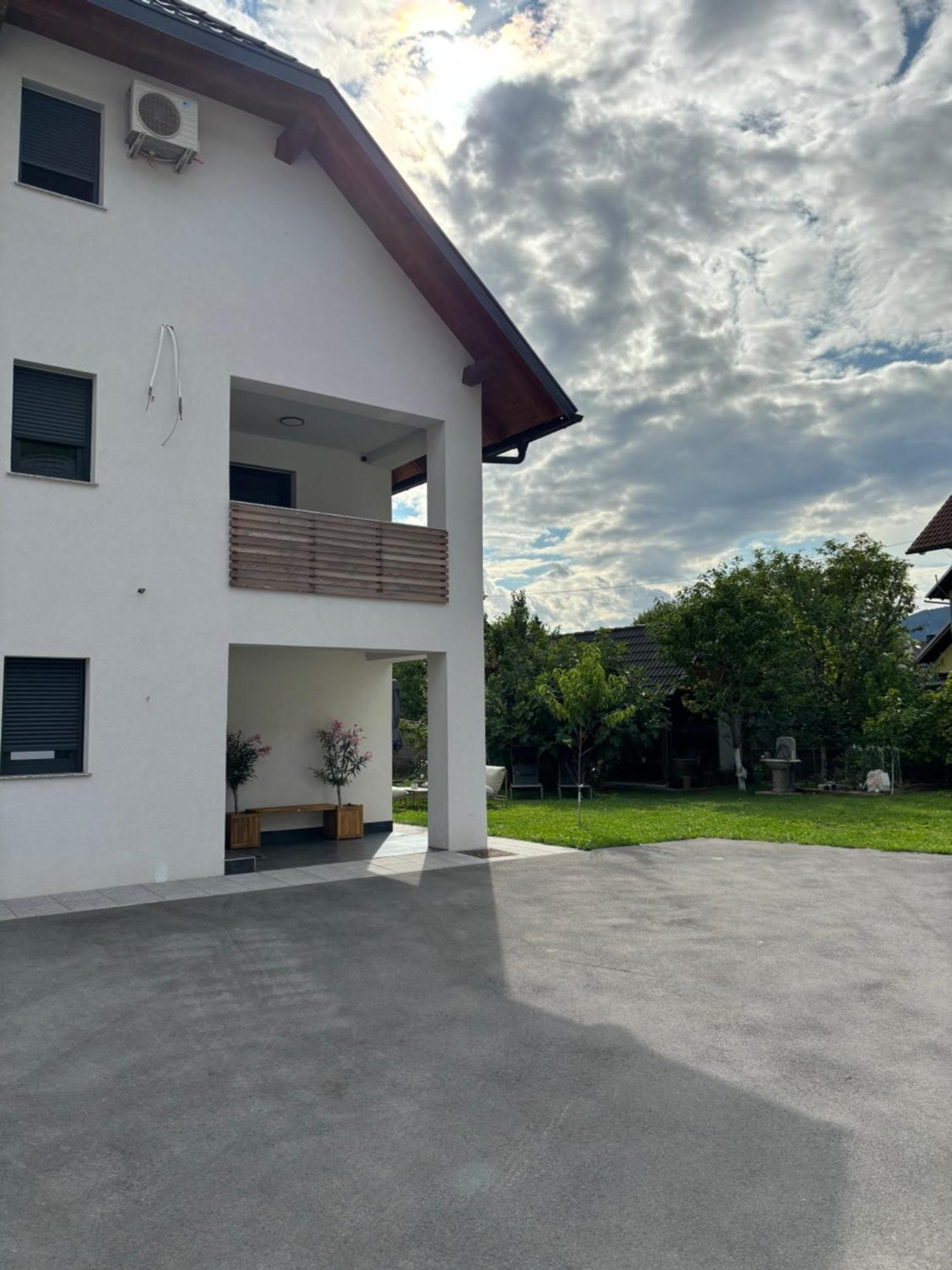 Aura Apartments Zirovnica Ngoại thất bức ảnh